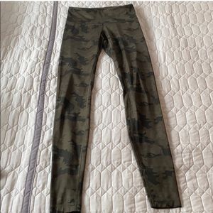Lululemon camo wunder under💚